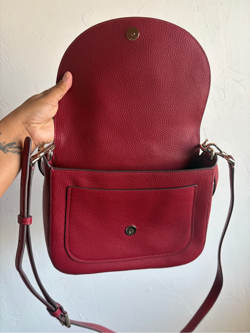 kate spade burgundy pebbled leather crossbody bag - Picture 5 of 8